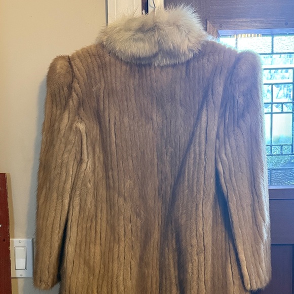 Vintage Blonde Ribbed Mink Fur Jacket with a White Fox Fur Trim - Picture 4 of 5